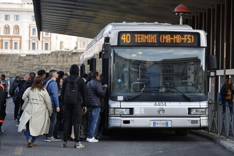 - RIPRODUZIONE RISERVATA