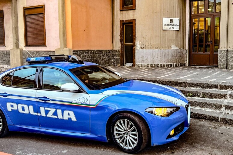 Mafia: operazione della Polizia nel Catanese, 20 arresti - ALL RIGHTS RESERVED