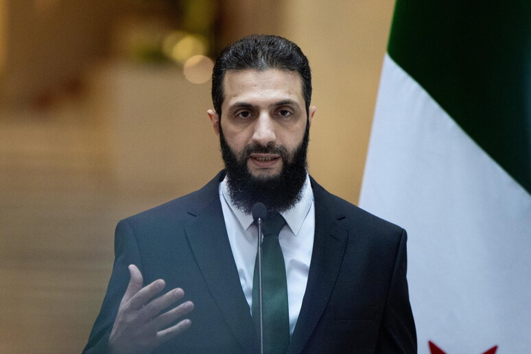 Il nuovo leader siriano Ahmad Sharaa (Jolani) © ANSA/EPA