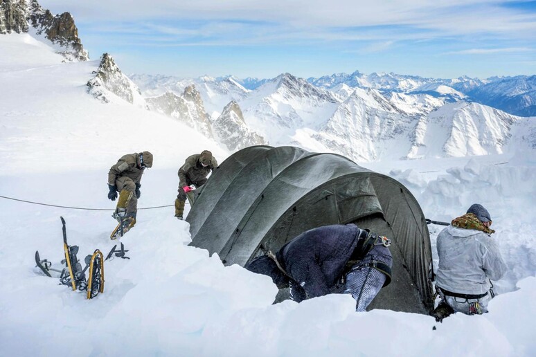 Un momento della sperimentazione sul Monte Bianco (fonte: Comando Truppe Alpine Esercito) - RIPRODUZIONE RISERVATA