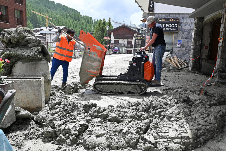 METEO: DANNI CAUSATI DA MALTEMPO A CERVINIA - RIPRODUZIONE RISERVATA