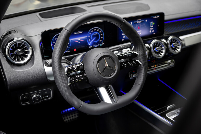 Mercedes EQA, un concentrato hi-tech per viaggi in pieno relax - RIPRODUZIONE RISERVATA