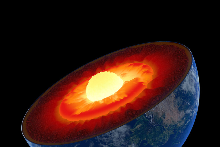 Rappresentazione grafica della struttura interna della Terra (fonte: Argonne National Laboratory via Flickr, CC BY-NC-SA 2.0) - RIPRODUZIONE RISERVATA