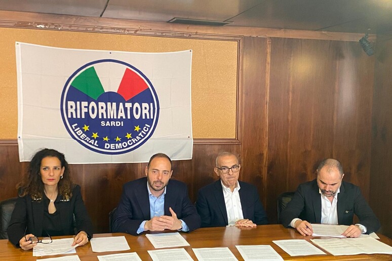 - RIPRODUZIONE RISERVATA