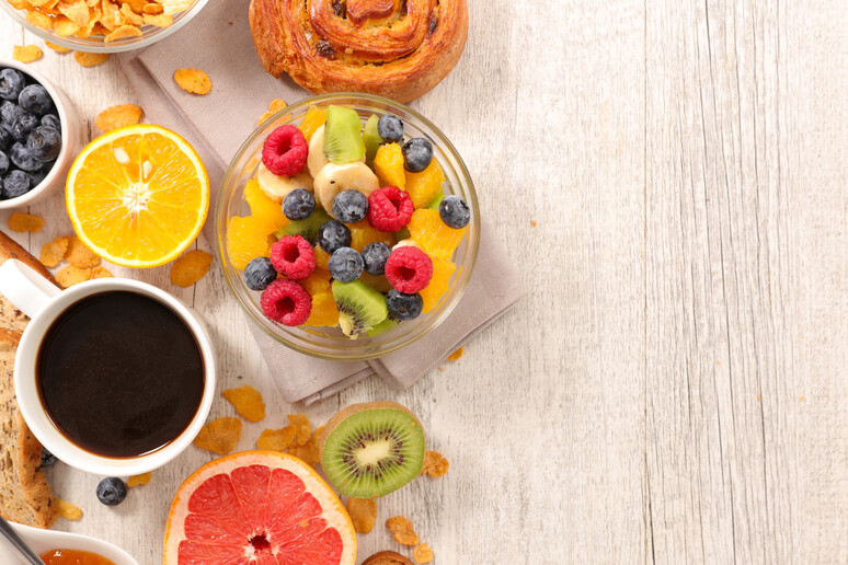 Dalla frutta alla caffeina,gli ingredienti per difendere l 'udito.  Attestazione: margouillatphotos - iStock - RIPRODUZIONE RISERVATA