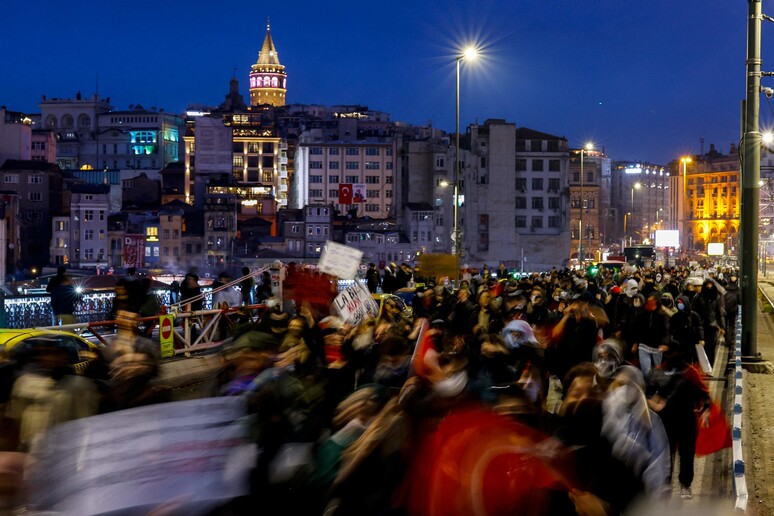 A Istanbul 41 arrestati dopo le proteste per insulto a Erdogan